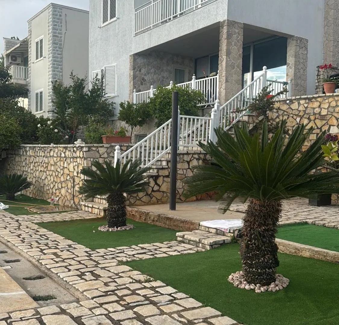 Gjilek Privat Garden Villa