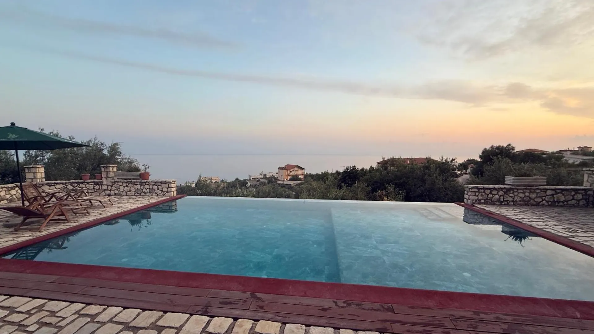 Gjilek Privat Garden Villa אלבניה